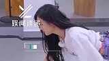 太撩人!吴宣仪模仿狐狸精，神情动作又美又媚