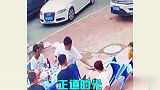 “父慈子孝”名场面，你们的操作真是爸爸的大孝子