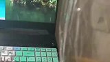 男子买豆沙包吃，里面有豆沙馅却没有面包，估计是没有面包了