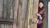 群演因为长得漂亮被导演选上拍特写镜头