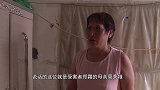 夫妻俩经济悬殊，丈夫成天摆一张臭脸，不顺心就朝妻子扇耳光！