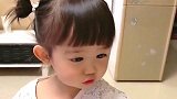 妈妈让女儿唱歌，宝宝不想唱找借口推脱，没想一开口萌翻啦
