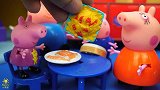 佩奇和乔治吃完饭来到秋千乐园