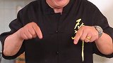 绝对正宗的云南过桥米线，配菜丰富，汤汁鲜美，小心烫嘴啊！ 美食