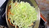 包菜百吃不厌的做法，饭店一盘18块，在家只要3块钱，你会做吗