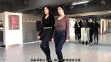 年纪大有年纪大的好处，人家就喜欢大的，跟恋母情节无关