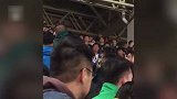 咋回事？外籍国安球迷与国内球迷起冲突 双方大打出手