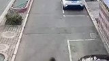 司机停车后未观察突然开门，致使外卖员撞上车门不幸身亡被公诉