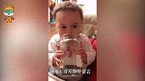 妈妈撞见1岁宝宝自己喝水，接下来发生的一幕，妈妈差点笑岔气了