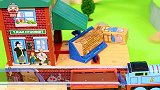 玩具小剧场：托马斯火车在游乐园里玩耍