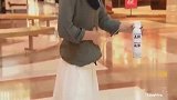 国外恶搞：女子让路人帮忙拉链坏，女孩却突然放屁，路人傻了！