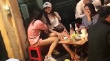 这么漂的越南姑娘主动向我打招呼, 我过去还是不过去