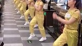 又嗨起来了，会影响客人吃饭吗
