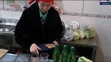 咸素媛制作饮料犒劳辛苦的家人，婆婆喝了一口表情痛苦