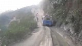 实拍尼泊尔最危险的山路,就是当地老司机都是拿生命在驾驶