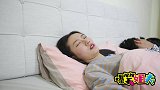 男友听见他回来了，没穿衣服立马就跑，结局太搞笑了！