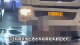 现场！洒水车急刹差点侧翻撞倒电动车，骑车人被压车底身亡，警方介入