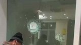 防弹玻璃也太硬了，师傅用电钻怎么也穿不透！