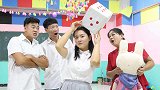 老师让同学玩投筛子赢布娃娃，没想女同学轻松拿到奖励！太逗了