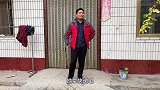 干妹妹给嫂子买件连衣裙，嫂子配上高跟鞋穿，弟媳妇：村姑变村花