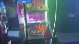 女子在酒吧当气氛组，难怪酒吧里没什么客人，快开灯我害怕