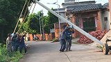 终于见到电线杆子怎么立起来的，开眼界了！
