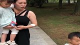 都说女儿是小情人，看到儿子的那一刻，好心疼呀！