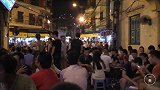 实拍越南首都的夜宵一条街，看看河内晚上人最多的地方，生意太好