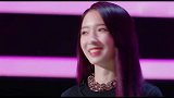 孟美岐本周《明日之子》造型，T恤金属项链太抢眼，山支大哥上线