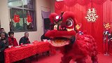 山西农村小伙结婚，婚礼现场请来舞狮表演