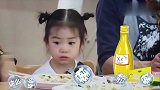 李承铉夸小九，谁料女儿竟然吃醋了， 给个眼神自己体会。