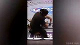 太猛！UFC“蜘蛛人”安德森被对手连续重拳打倒