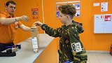 俄罗斯小男孩挑战，24小时花光10万块钱，他会买些什么？