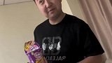 媳妇儿生了女儿，老公迫不及待想炫耀