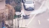 大白将消毒药水装车上三轮车秒变涡轮发动赛车