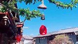在丽江古城，走走停停，欣赏每一处的风景。