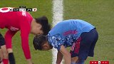 黄牌！井口手阳介上抢 撂倒孙准浩吃到黄牌