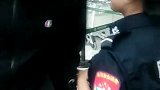 黄子韬过安检，太羡慕安检姐姐了，这从头到脚都碰了一遍