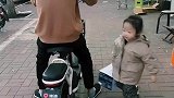 被老爸忘记后不停喝奶
