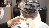 白发阿姨不染发想年轻，发型师没让她失望，很美很满意