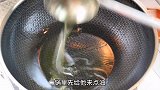 为什么饭店的蒜苗炒香肠那么好吃？看了大厨的做法，原来是这样做