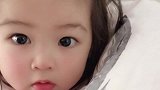 宝宝的表情，真的超级呆萌