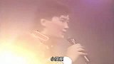 许冠杰和徐小凤对唱《半斤八两》，香港殿堂级歌王歌后的幽默互动
