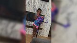 歌坛新星!小女儿Zhuri太可爱 难怪老詹变成女儿奴