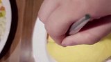 终于吃到了网红蛋包饭，切开一看跟我想象的不太一样