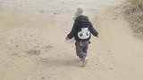 宝宝回老家，第一件事就是找爷爷