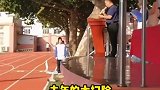 校长把大扫除安排得明明白白，学生：就逮着一只羊使劲薅呗