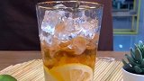 给你们更新了！夏季饮品【柠檬红茶】柠檬5片＋30毫升果糖＋150克冰＋200毫升红茶。