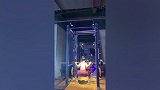妹子这深蹲动作标准吗？哪位大哥指导一下