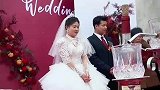 在婚礼上献唱把新娘逗笑了，新娘，我本不想笑除非忍不住